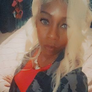 Meet your Posher, Riana